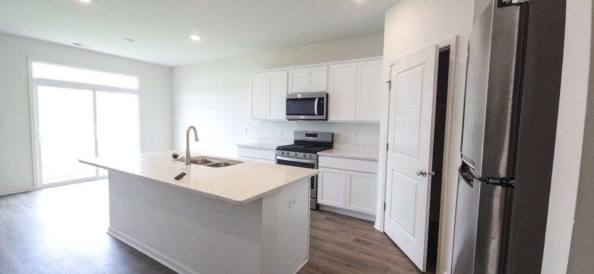 7828 West 105th Place - Photo 3 of 17