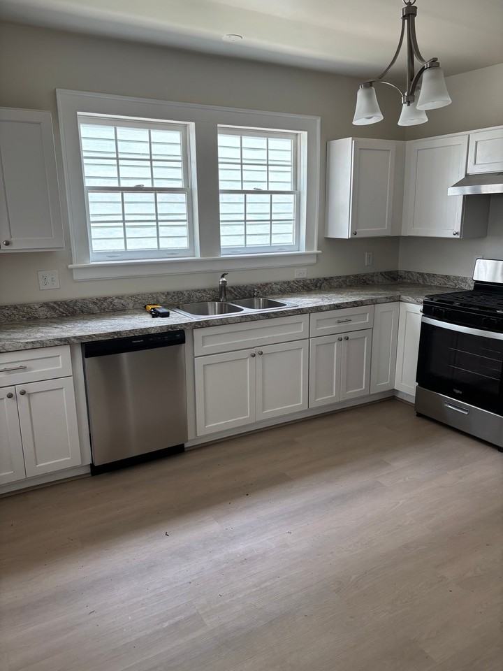 130 Riverview Ave - Photo 2 of 8
