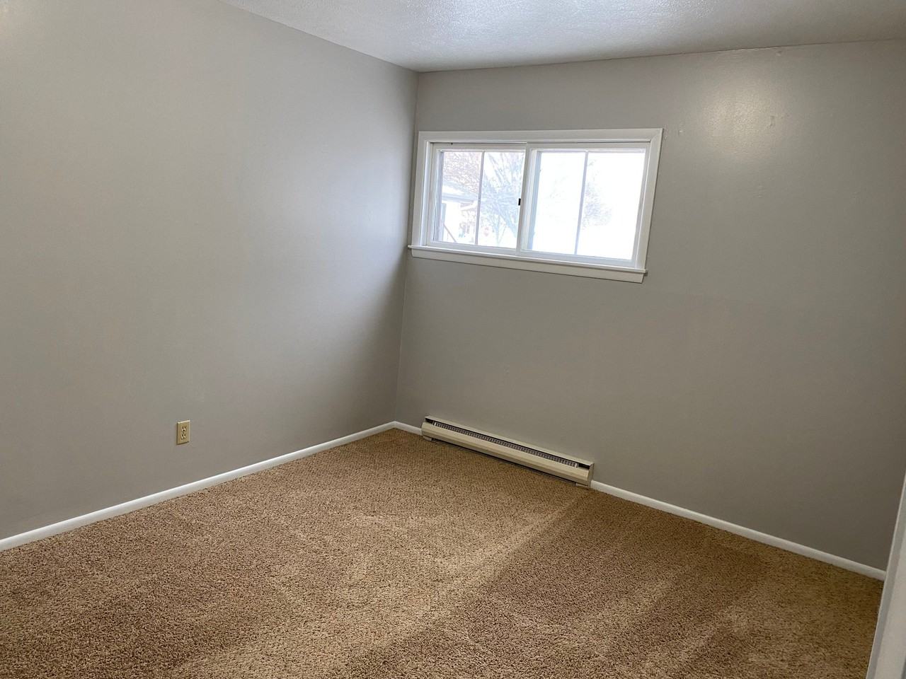 815 4th St Sw #2 - Photo 5 of 13
