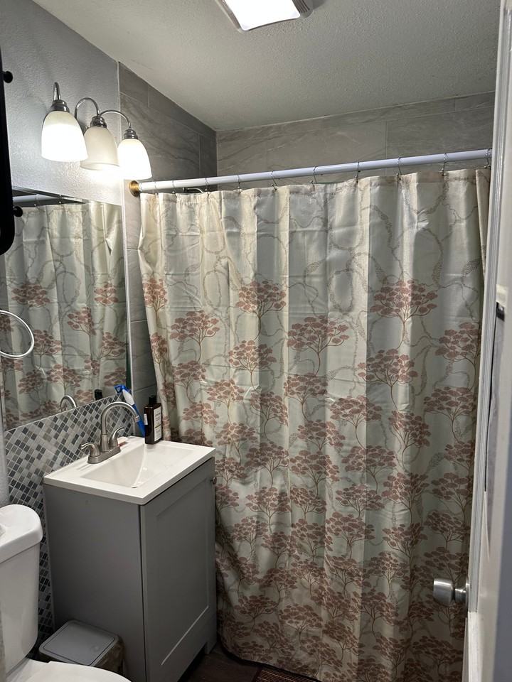 10529 Keuka Dr - Photo 3 of 12