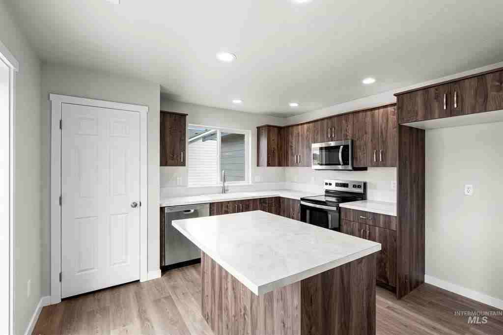 503 Hamlow Ave - Photo 3 of 8