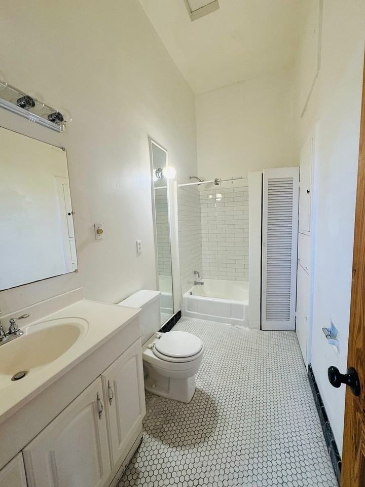 1300 Governor Nicholls St #2A - Photo 2 of 5