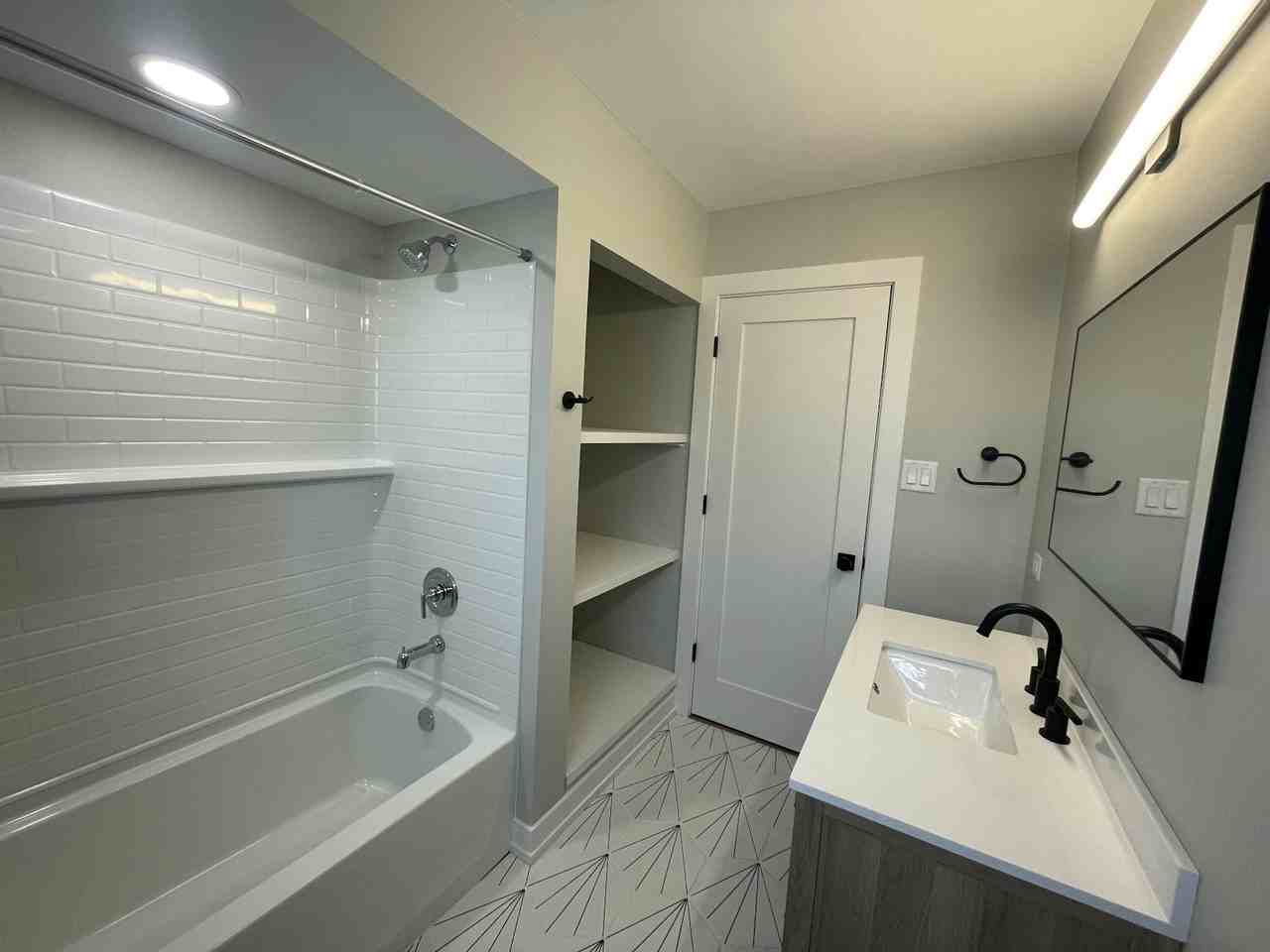 278 N Oaklawn Ave, Unit 2 - Photo 5 of 9