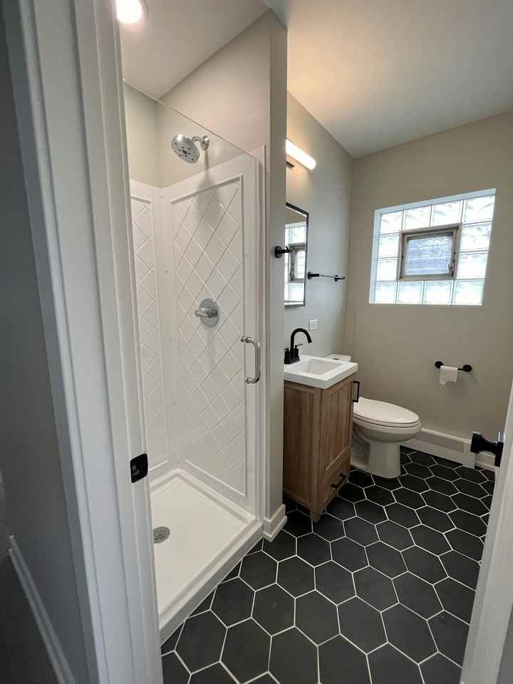 278 N Oaklawn Ave, Unit 2 - Photo 7 of 9