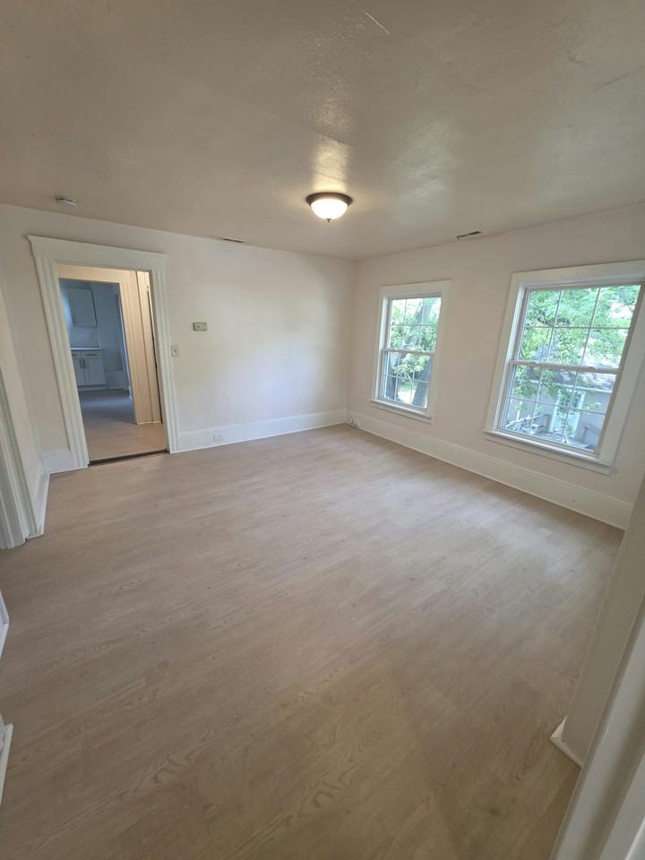 2049 West 85th Street, Unit 2 Up - Photo 2 of 10
