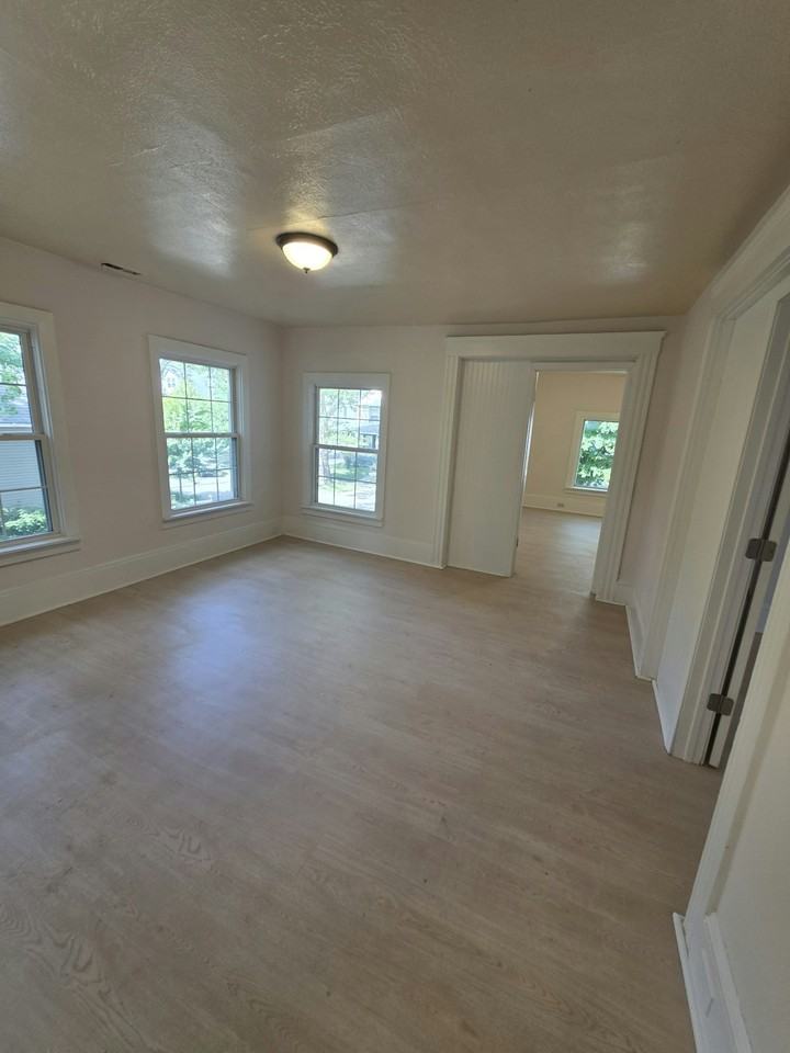 2049 West 85th Street, Unit 2 Up - Photo 3 of 10