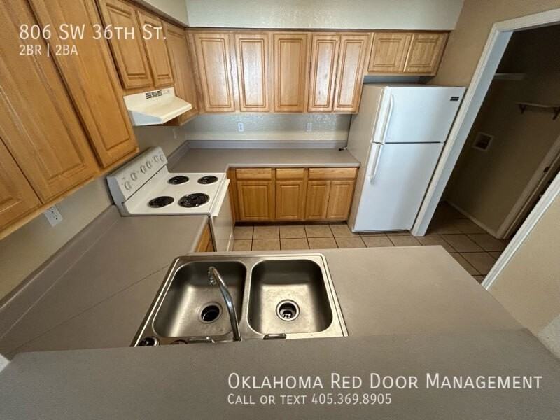 806 Sw 36th St - Photo 2 of 9