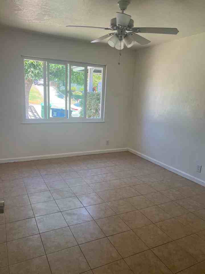 1829 Morgan Ln - Photo 3 of 7