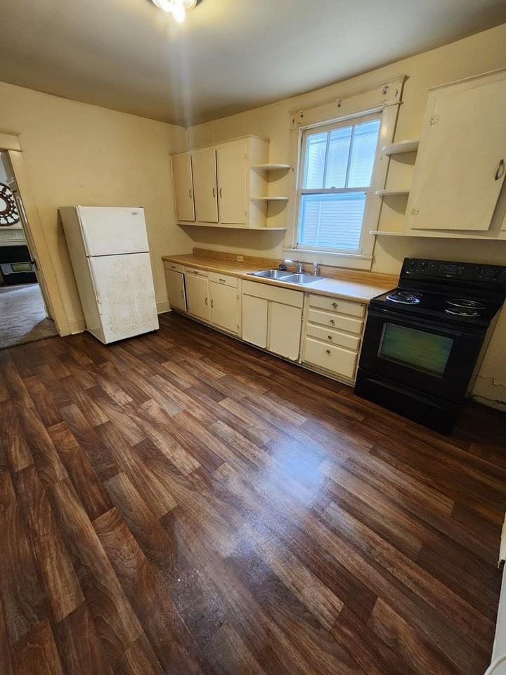 1018 S High St #1 - Photo 2 of 5