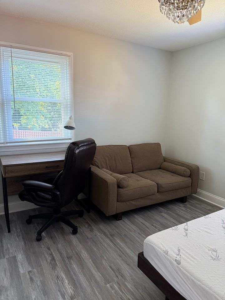 5511 Henderson Way - Photo 4 of 13