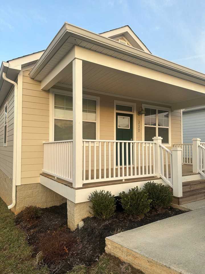 330 Hemlock Cir - Photo 2 of 12