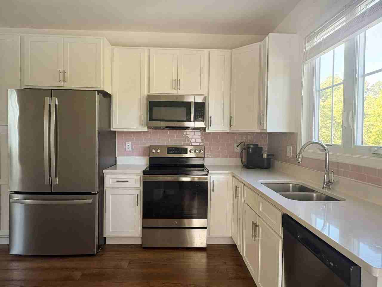 330 Hemlock Cir - Photo 5 of 12