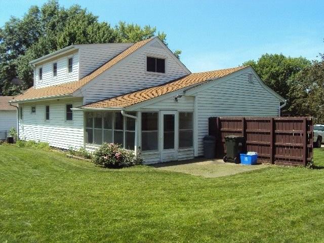 1112 Carver St - Photo 3 of 15