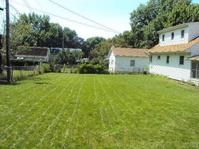 1112 Carver St - Photo 4 of 15