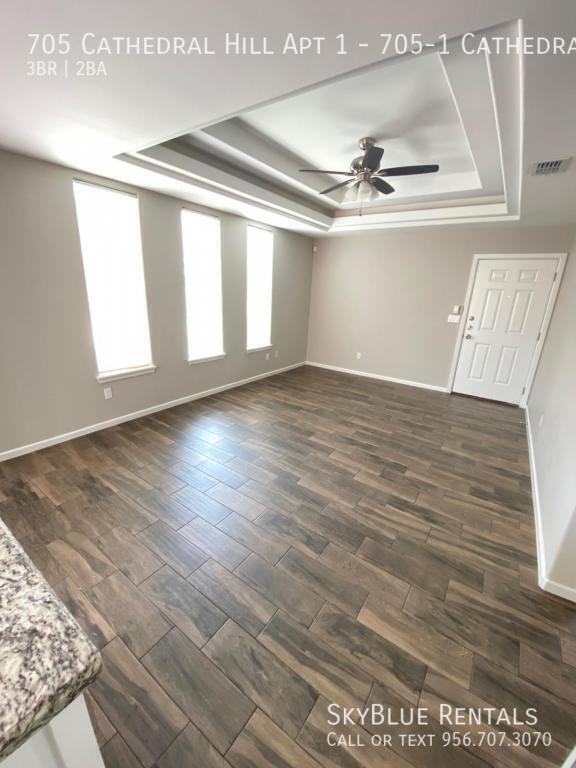 705 Cathedral Hl Apt 1 - Photo 5 of 18