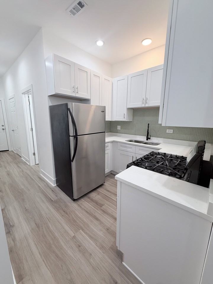 7216 S Perry Ave #2 - Photo 4 of 9
