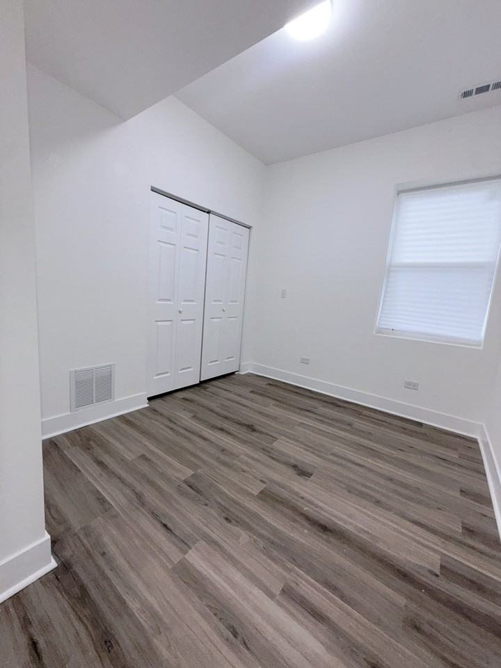 7216 S Perry Ave #2 - Photo 5 of 9