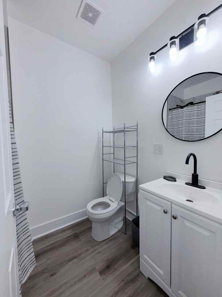 7216 S Perry Ave #2 - Photo 7 of 9