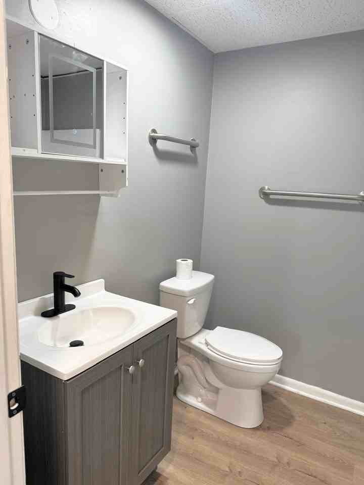 1431 E Bristol Rd - Photo 2 of 7