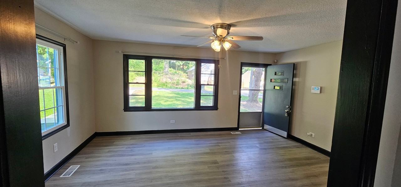 609 N Rhyne St - Photo 3 of 20