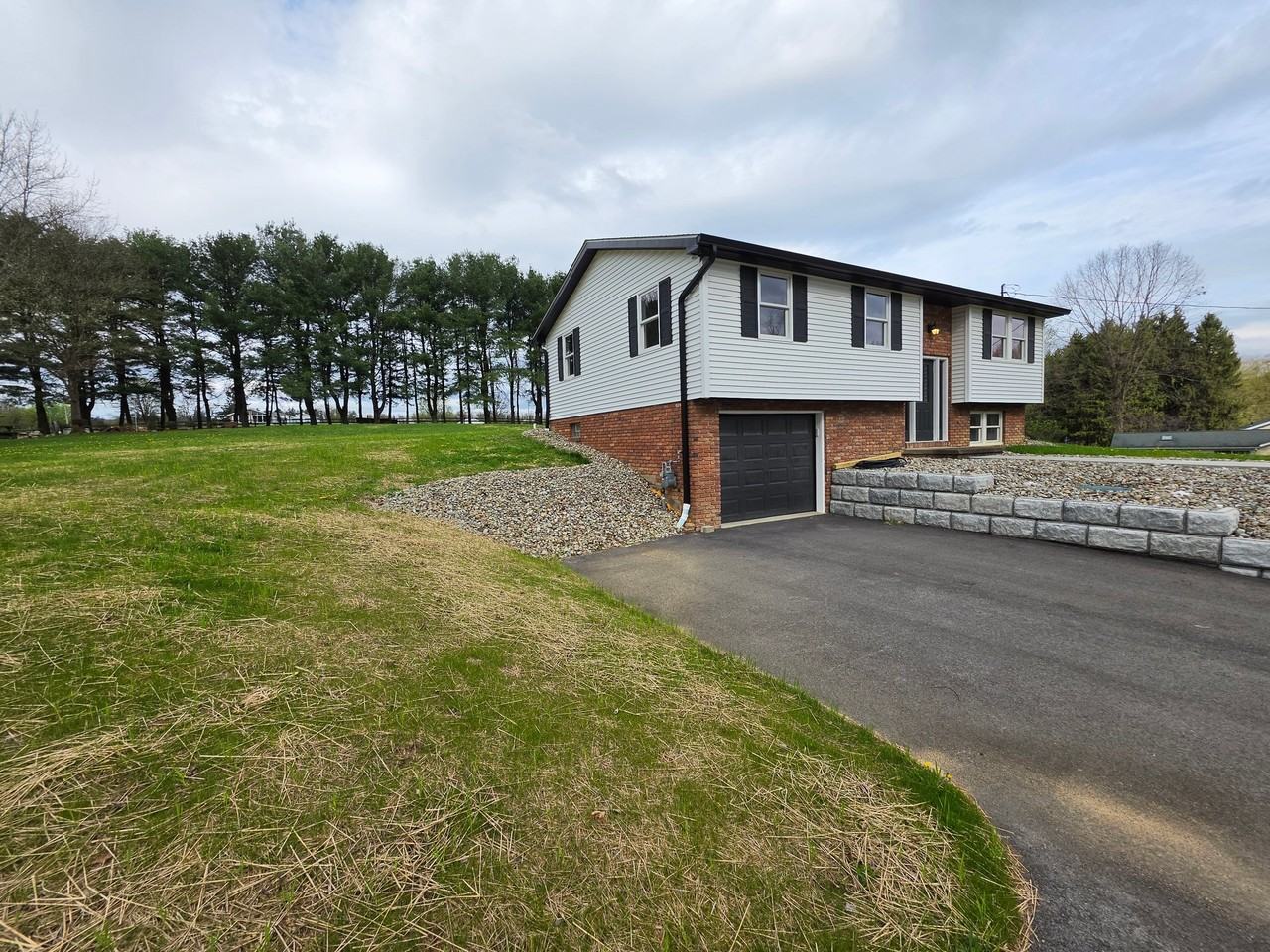 111 Robinson Run Rd - Photo 2 of 20