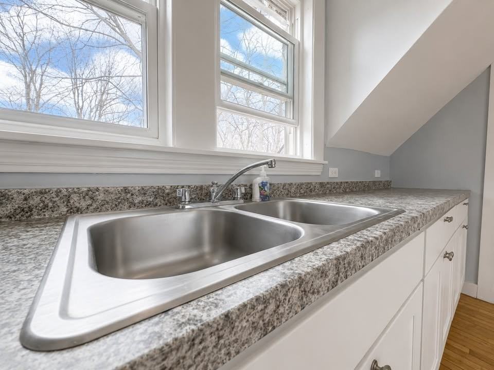 88 Western Ave - Photo 5 of 31