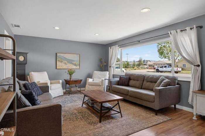 425 Banner Ave - Photo 2 of 20
