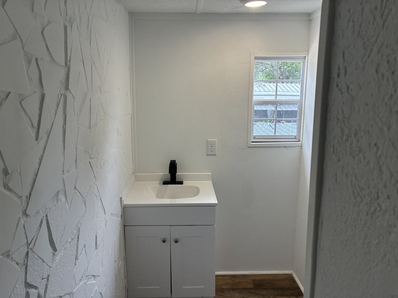 1666 Highland Ct - Photo 5 of 5