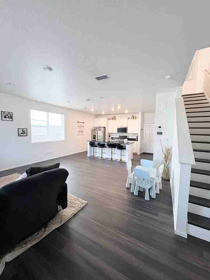 21538 E 59th Pl - Photo 4 of 9