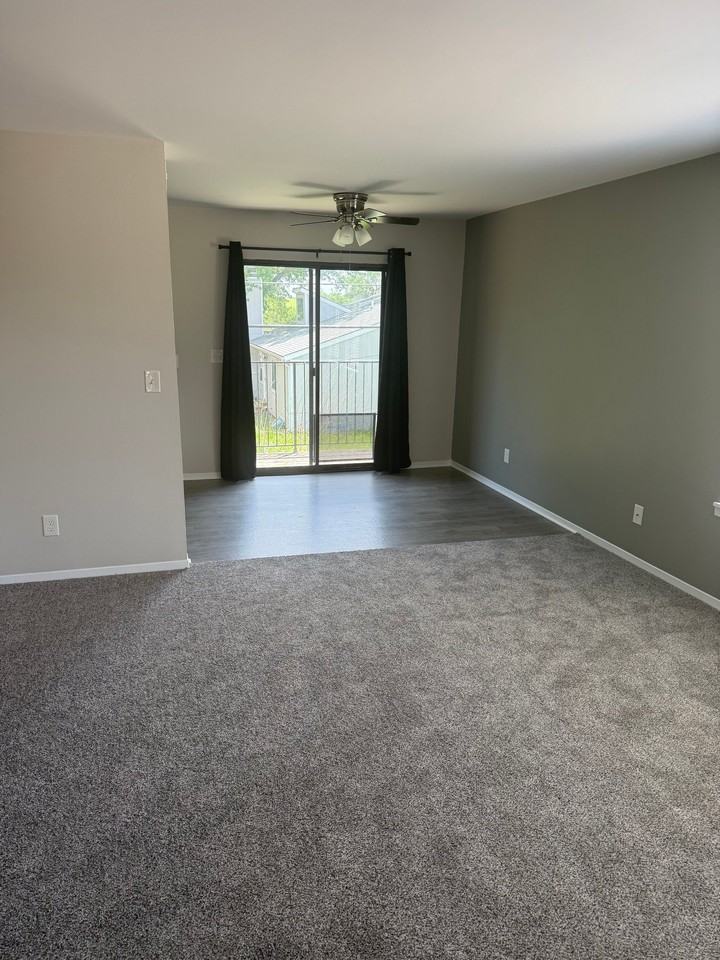 616 S Mount Carmel Ave #4 - Photo 2 of 17