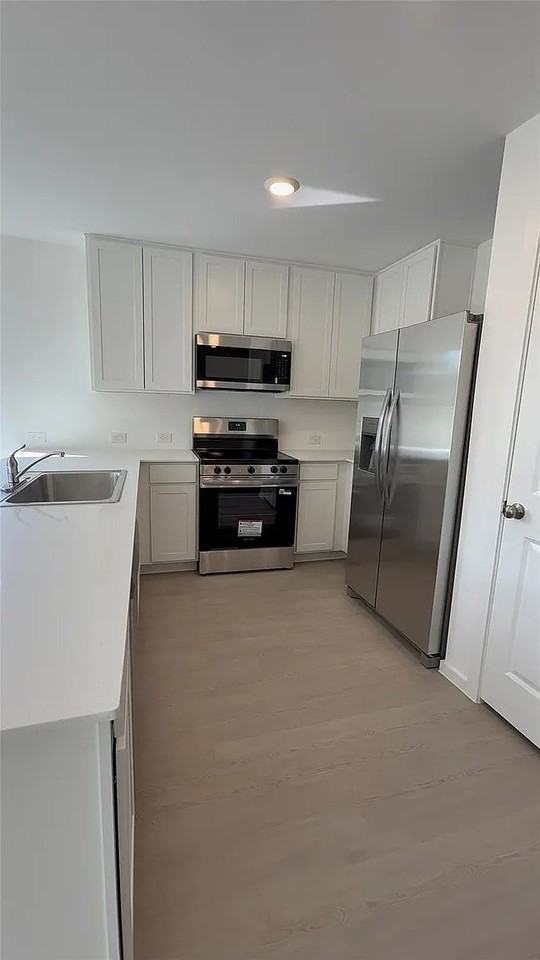327 Parkin Ct - Photo 2 of 9