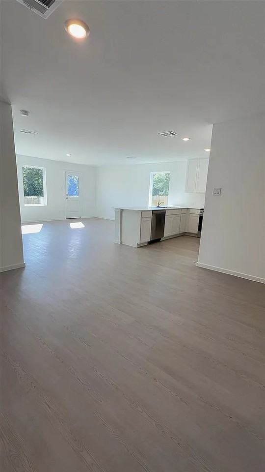 327 Parkin Ct - Photo 3 of 9