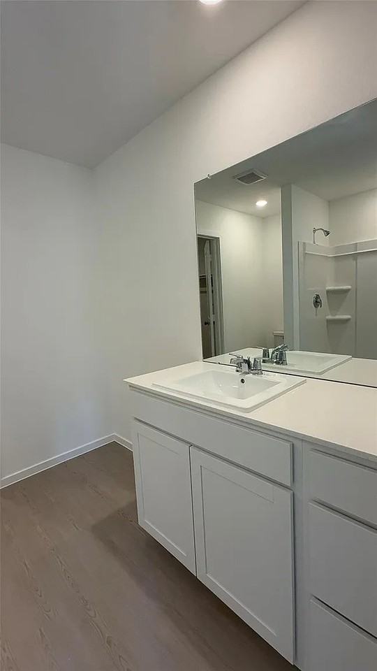 327 Parkin Ct - Photo 6 of 9