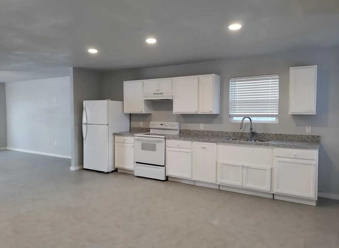 1808 Chacon St - Photo 2 of 12