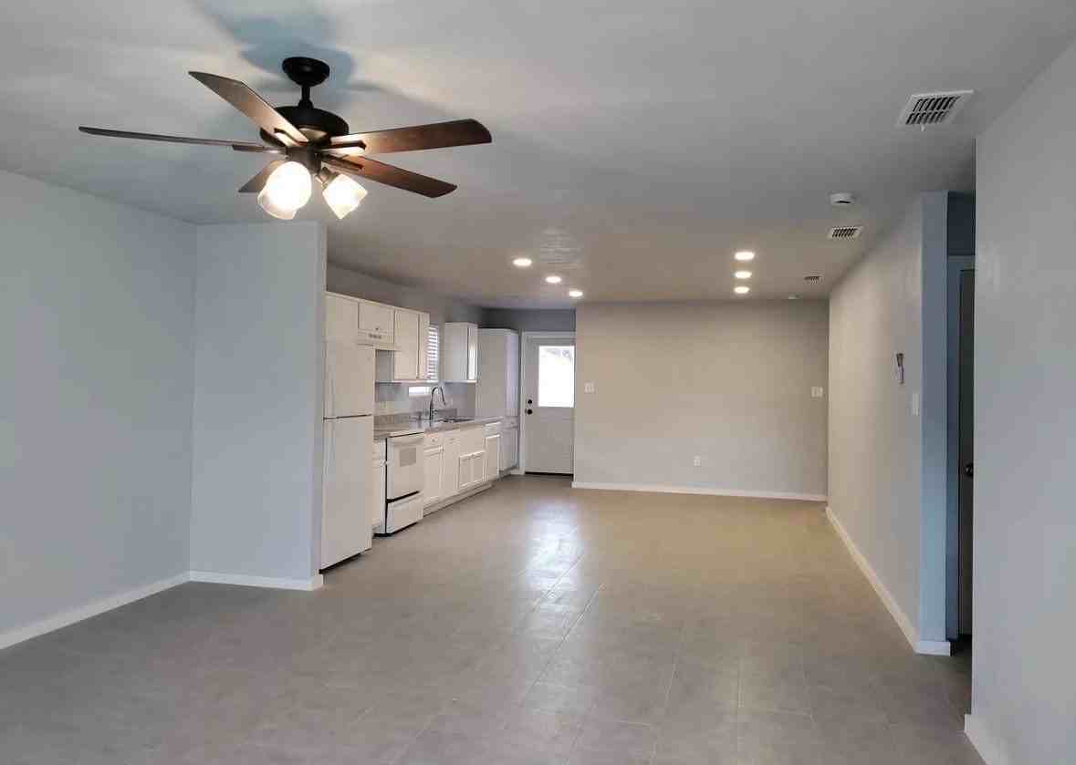 1808 Chacon St - Photo 3 of 12