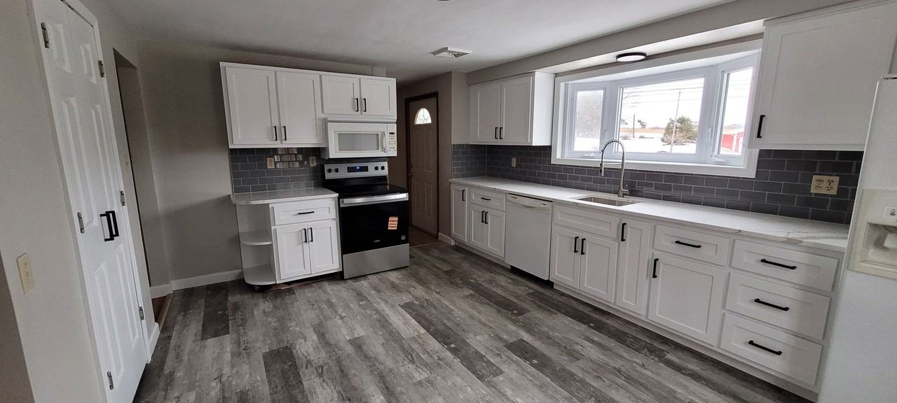 572 Dinnerbell Rd - Photo 3 of 13