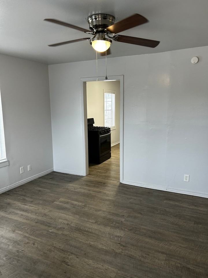 1628 N Woodland St - Photo 2 of 6