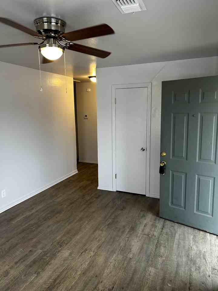 1628 N Woodland St - Photo 3 of 6