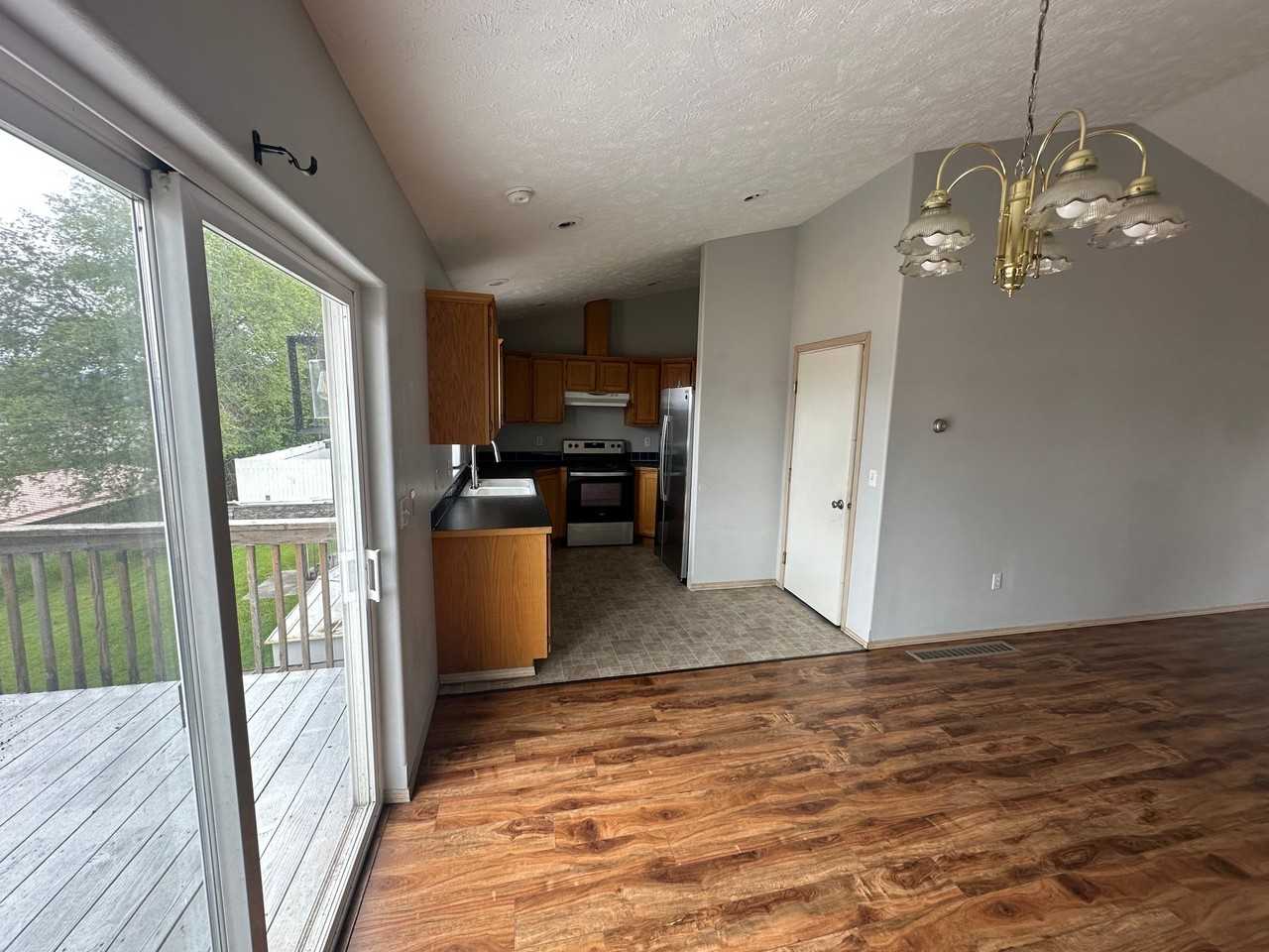 11715 E Nora Ave - Photo 4 of 17