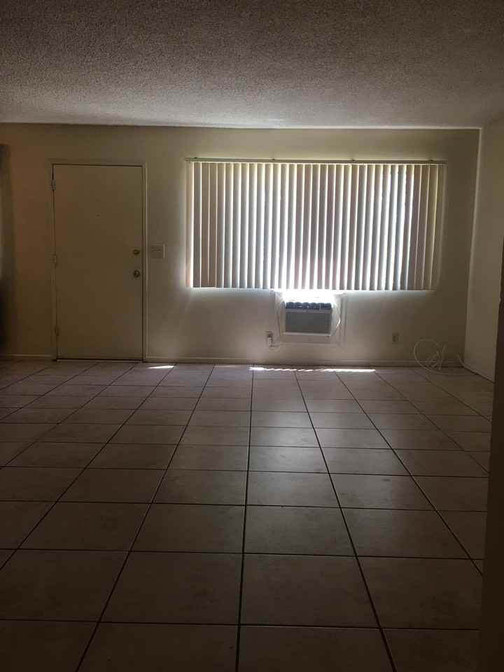 406 Tyler Way - Photo 4 of 7