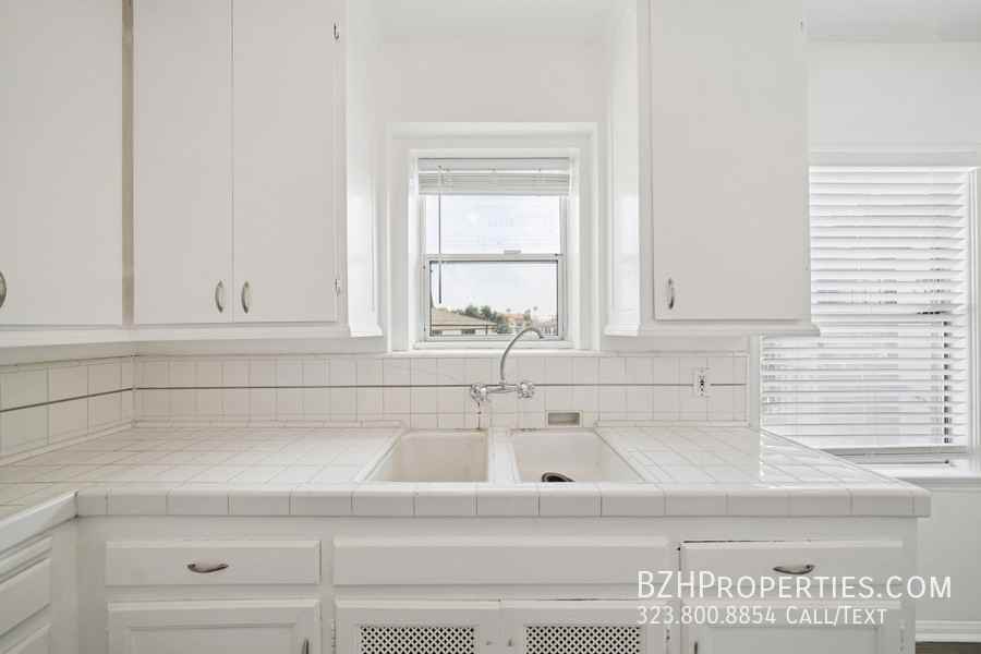 1402 1/2 N Mansfield Ave #1402-1-2 - Photo 6 of 15