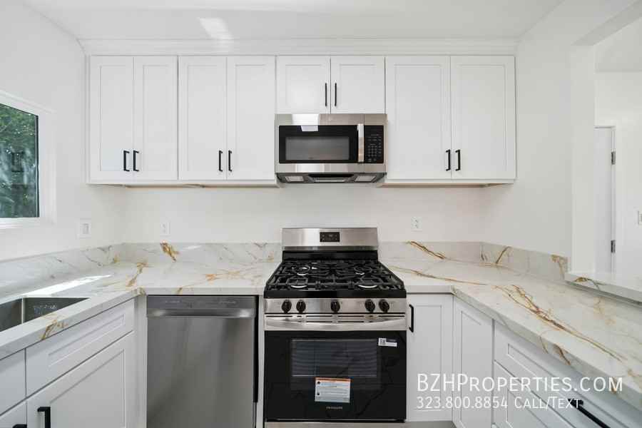 1029 N Gardner St - Photo 4 of 14