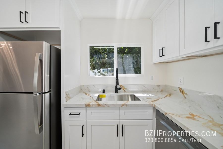 1029 N Gardner St - Photo 5 of 14