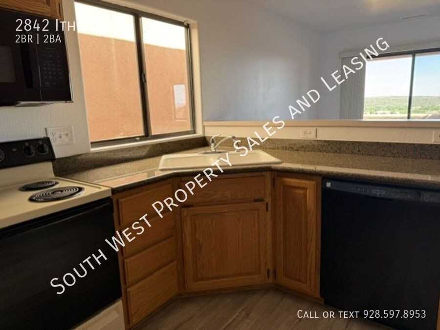 2842 Ithaca Dr - Photo 2 of 16