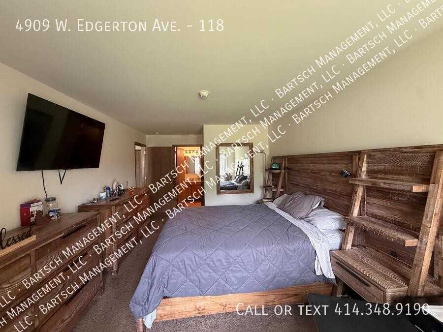 4909 W Edgerton Ave #118 - Photo 5 of 10
