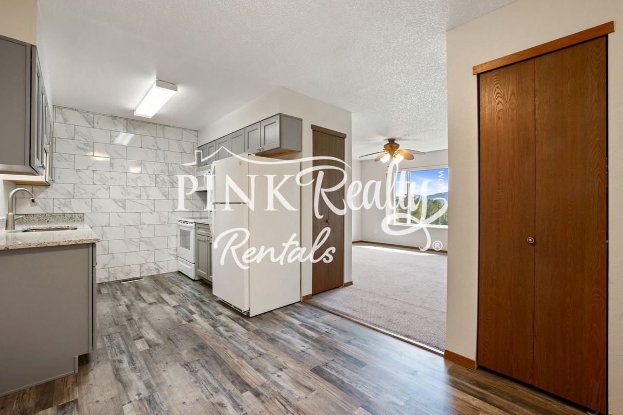 380 Paradise Cir #B6 - Photo 2 of 24