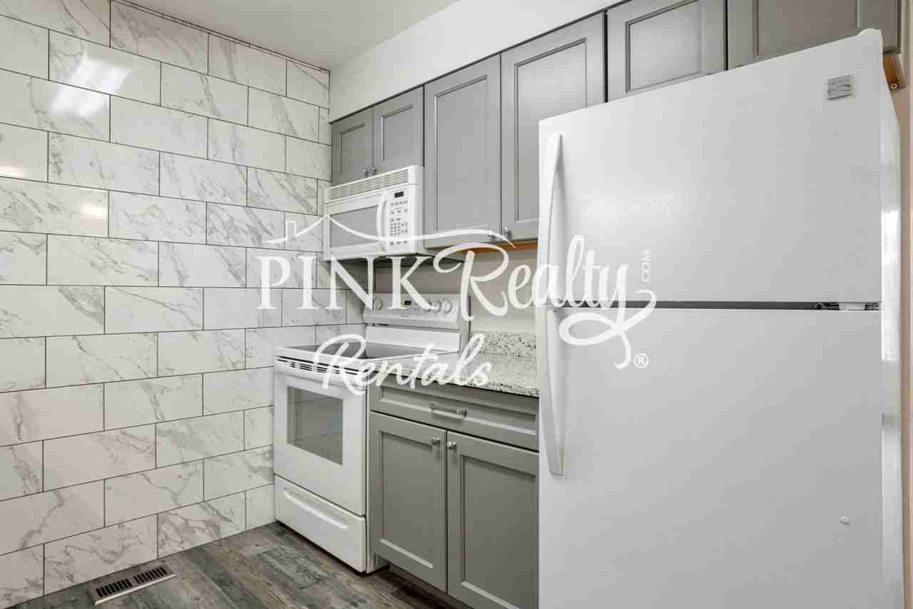 380 Paradise Cir #B6 - Photo 6 of 24