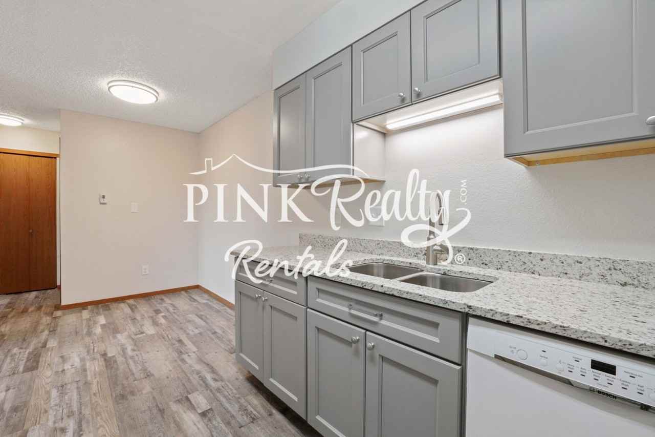 380 Paradise Cir #B6 - Photo 7 of 24