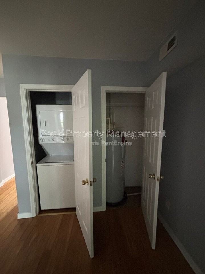 2121 West Cary Street, Unit Unit C - Photo 3 of 7