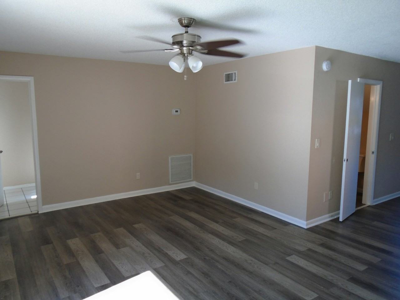 733 Laurel Bay Circle - Photo 5 of 16